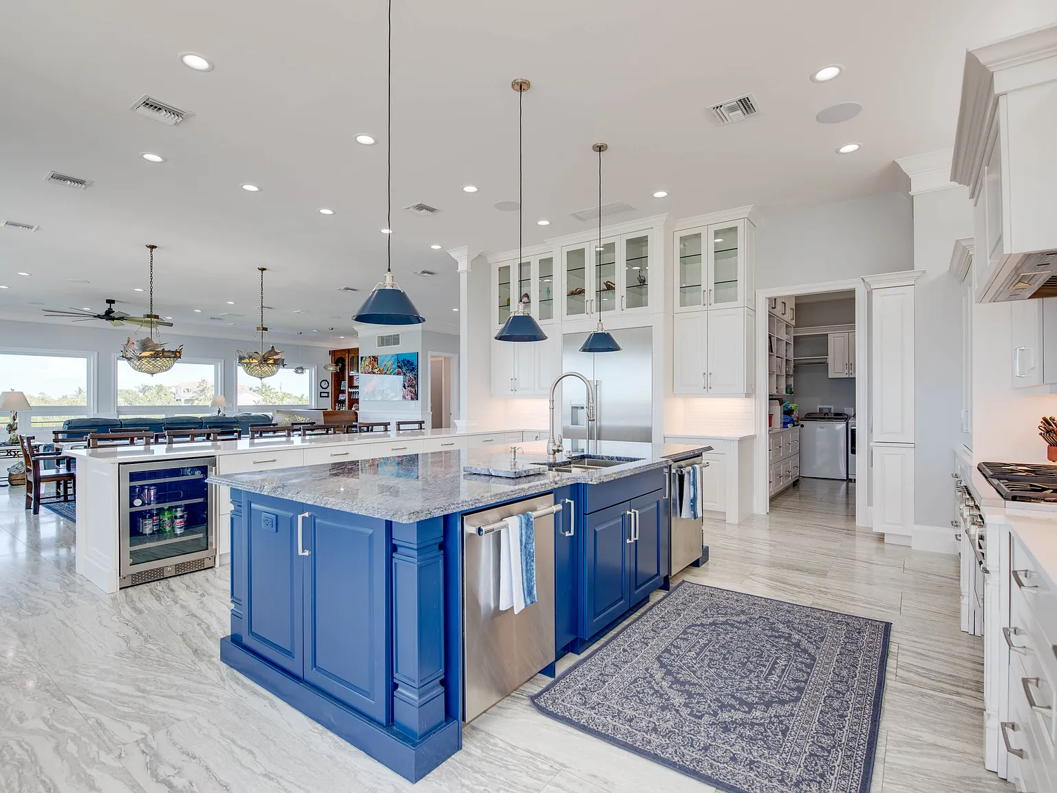 Custom open kitchen in a Dream Builders Florida Keys residence